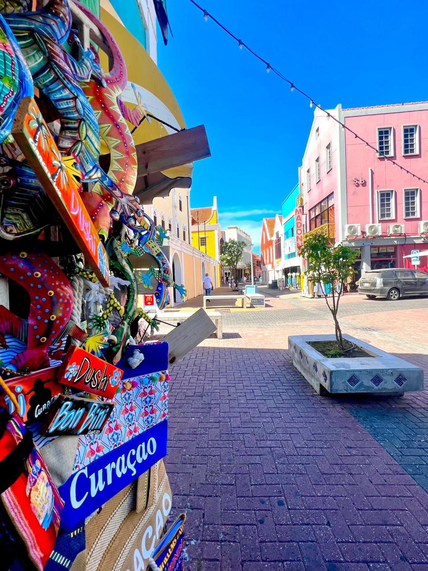 Dushi Apartamentos Willemstad Bagian luar foto